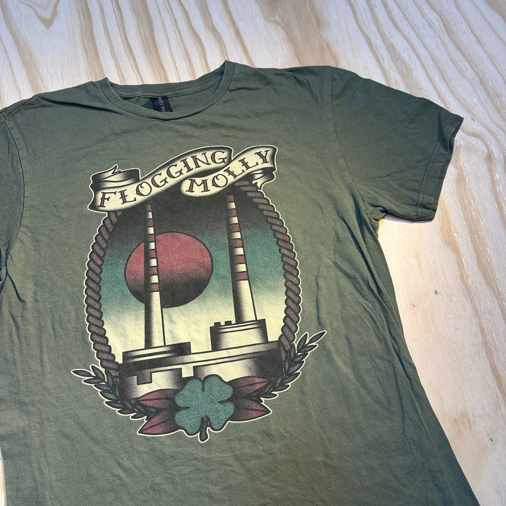 Flogging Molly Mens Medium Green Dublin Poolbeg Chimneys Graphic Band T-Shirt